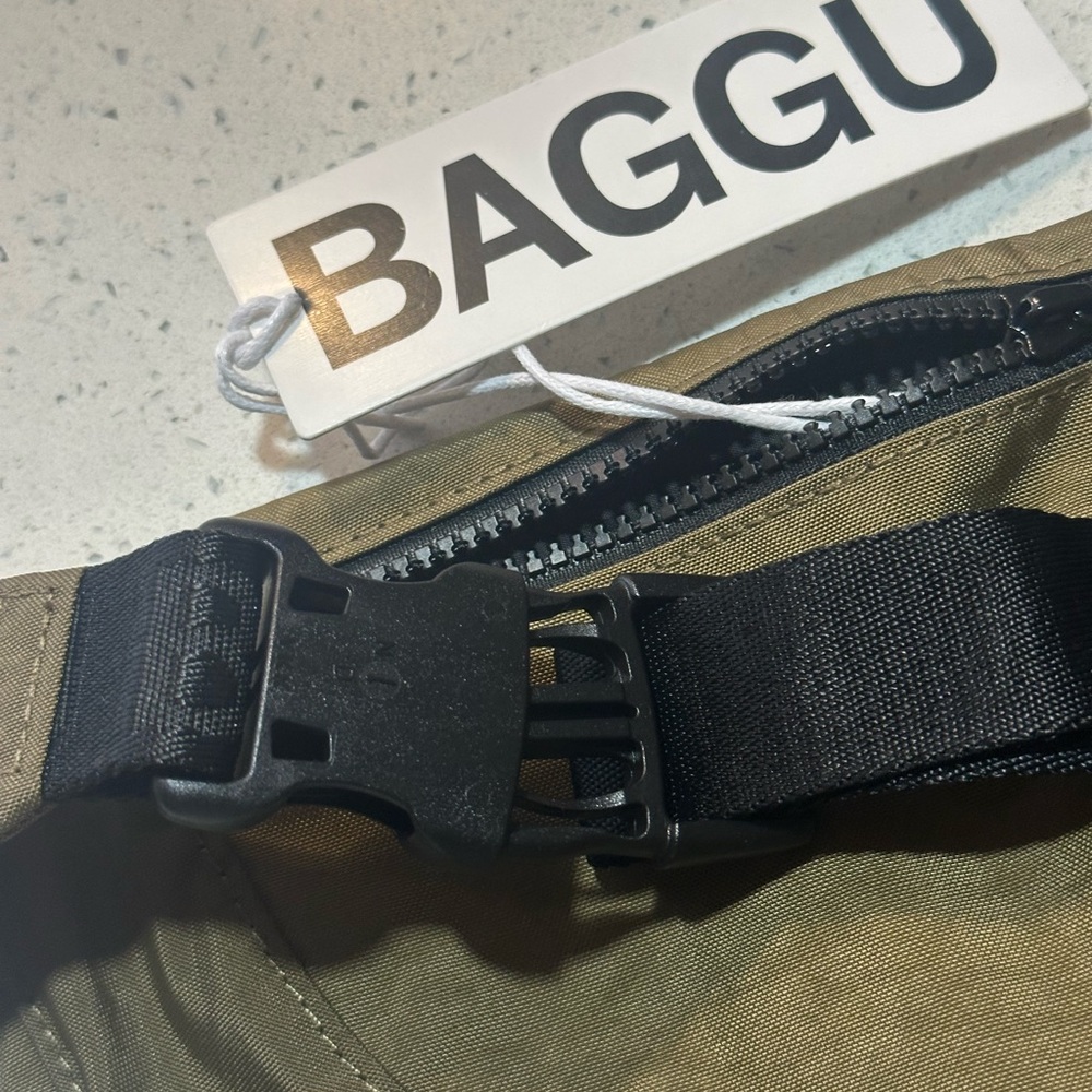 New! BAGGU Crescent Fanny Pack / sling bag in seaweed - new with tags! - Picture 15 of 16